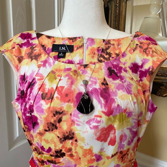 Size 9 Jr sheath dress by I.N. San Francisco. Like New. Bright Colors. Belt Opt. - Picture 2 of 10